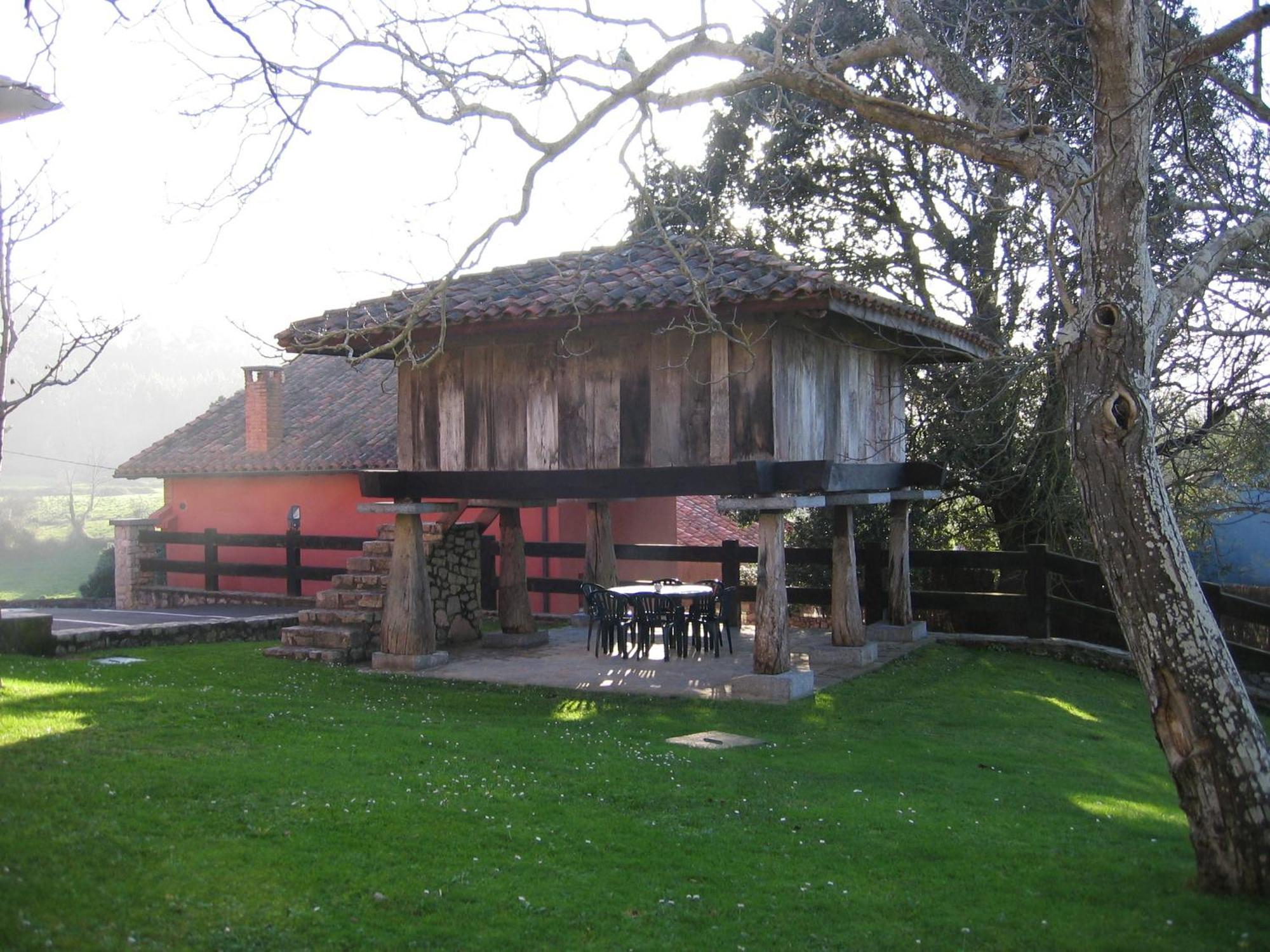 Apartamentos El Cueto De Los Collado Villanueva de Pria エクステリア 写真