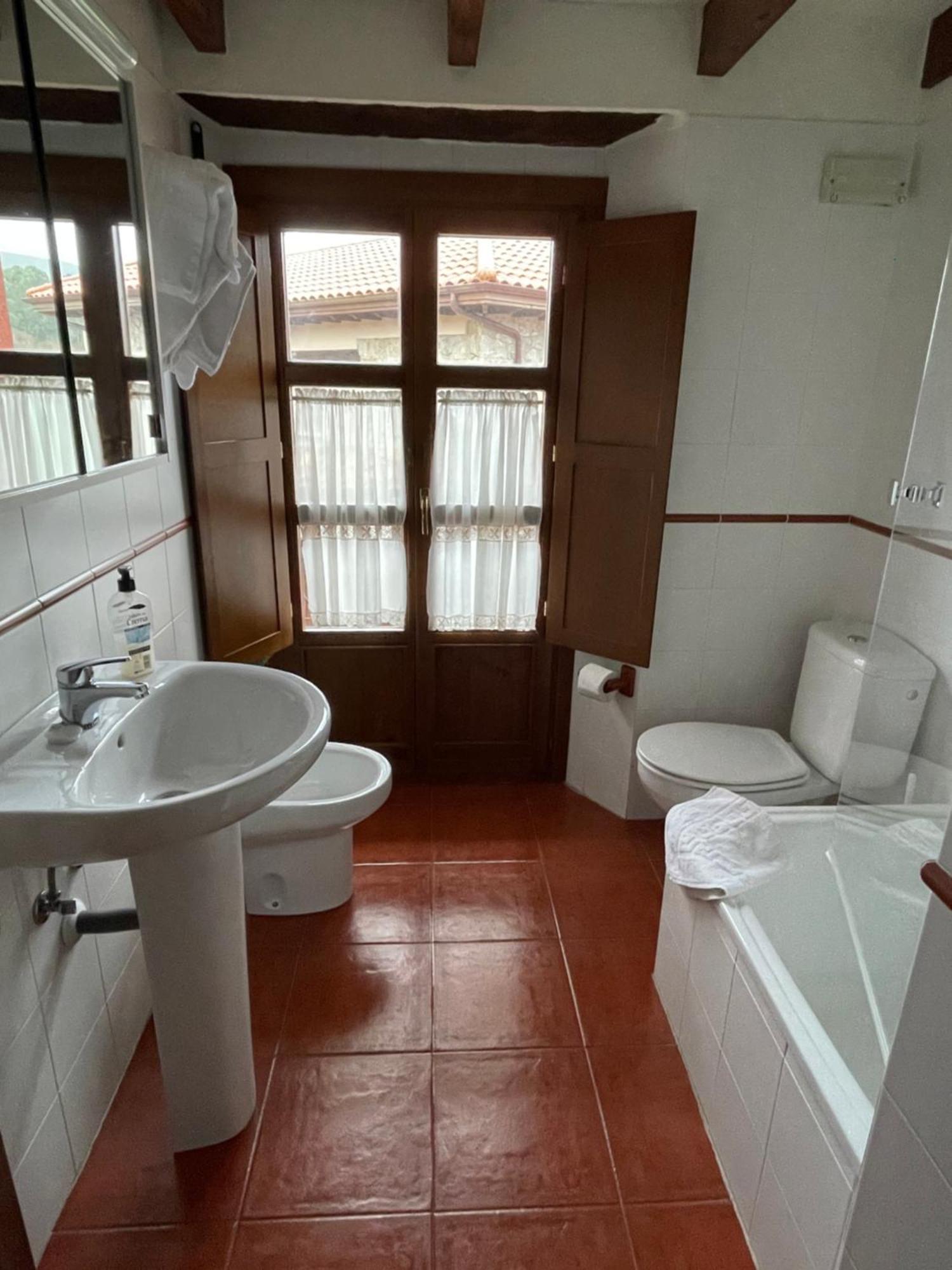 Apartamentos El Cueto De Los Collado Villanueva de Pria エクステリア 写真