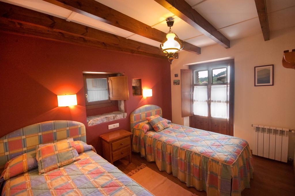Apartamentos El Cueto De Los Collado Villanueva de Pria エクステリア 写真