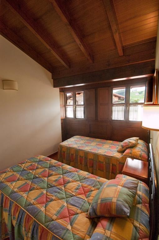 Apartamentos El Cueto De Los Collado Villanueva de Pria エクステリア 写真