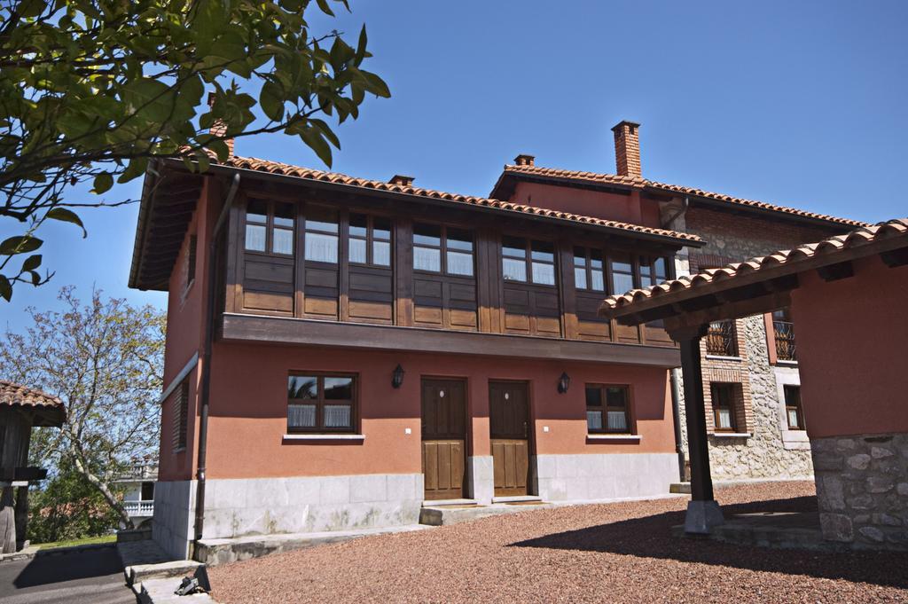 Apartamentos El Cueto De Los Collado Villanueva de Pria エクステリア 写真