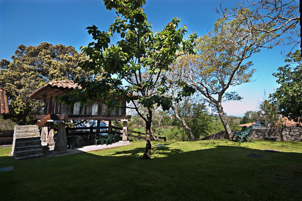 Apartamentos El Cueto De Los Collado Villanueva de Pria エクステリア 写真