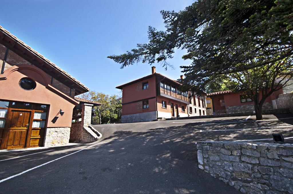 Apartamentos El Cueto De Los Collado Villanueva de Pria エクステリア 写真