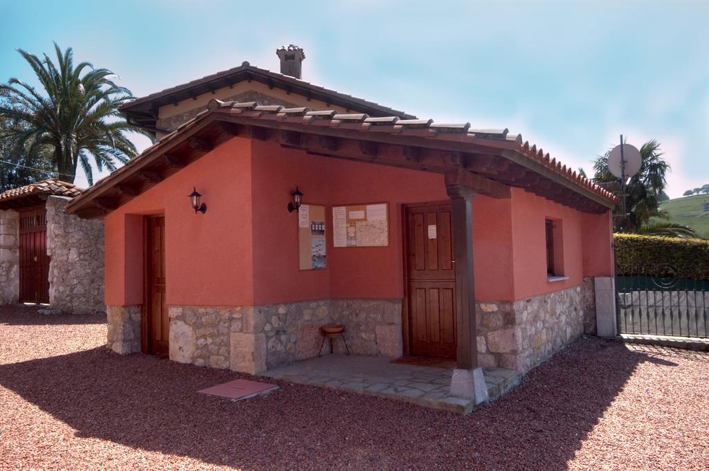 Apartamentos El Cueto De Los Collado Villanueva de Pria エクステリア 写真